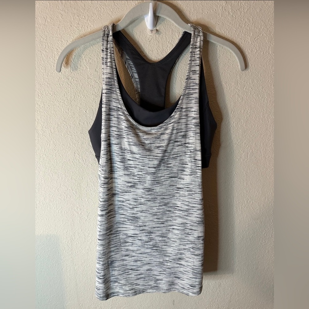 Lululemon On Track Tank size 4 - Picture 3 of 7